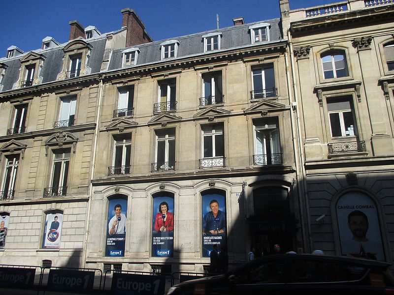 File:Rue François Ier 28.jpg