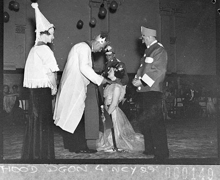 File:SLNSW 11275 Rheem Manufacturing Co staff dance presentation of debutantes to the Grand Wizard.jpg