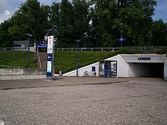 Entrée de la gare côté tram/bus.