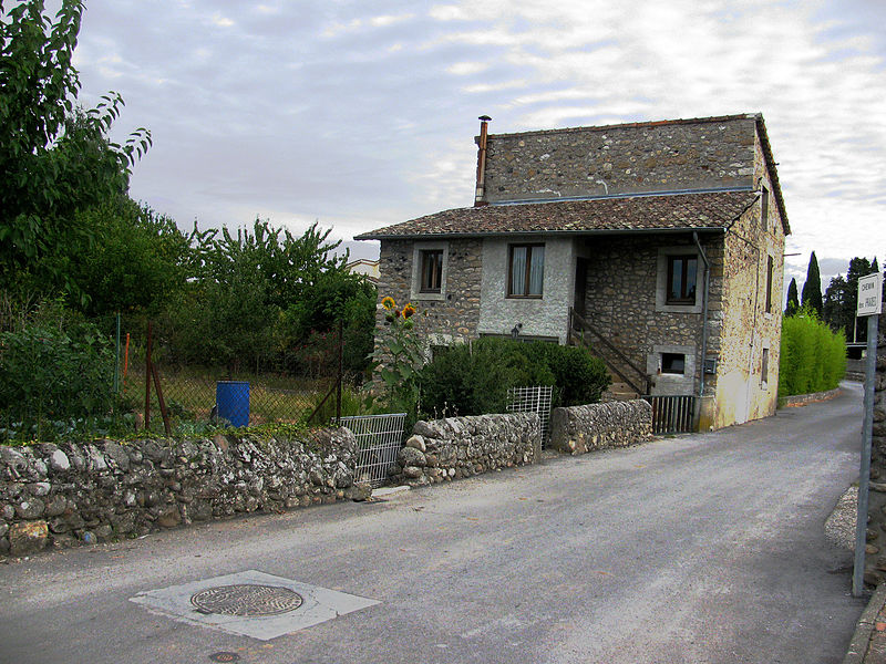 File:Saint-Didier-sous-Aubenas Maison à pontin.JPG