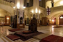 Fichier:Sameba_Cathedral,_Holy_Trinity_Cathedral,_Interior_2,_Tbilisi,_Georgia.jpg