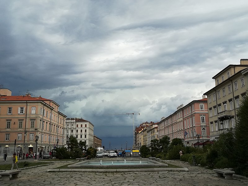 File:Sant'Antonio Taumaturgo (Trieste).jpg