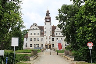 Schloss Lindenau Front.JPG