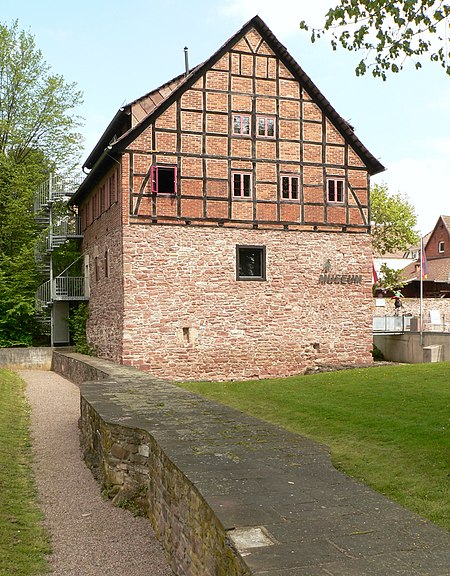 Schulenburg Bodenwerder mit Stadtmauer