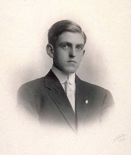 Sidney Coe Howard 1909.jpg