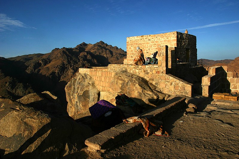 File:Sinai-Mosesberg-190-Moschee-2009-gje.jpg