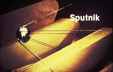 4 octobre : le lancement de Spoutnik 1 marque le début de l’ère spatiale.