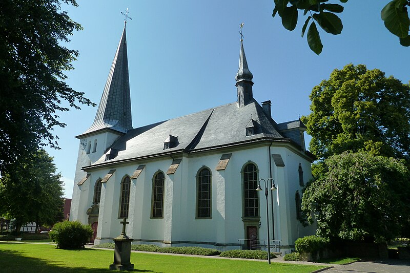 File:St.-Nikolaus-Kirche, Altengeseke.jpg