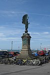 Statue von König Edward VII. (Friedensdenkmal), King's Road, Brighton (NHLE-Code 1381644) (Juli 2010) .jpg