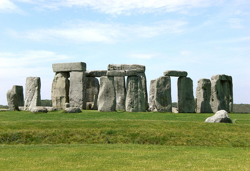 File:Stonehenge, Salisbury retouched.jpg