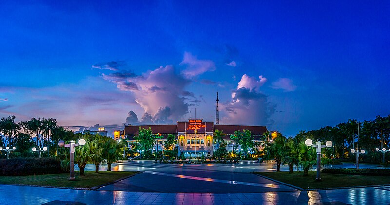 File:Surabaya City Hall by Yamin Nathaniel.jpg