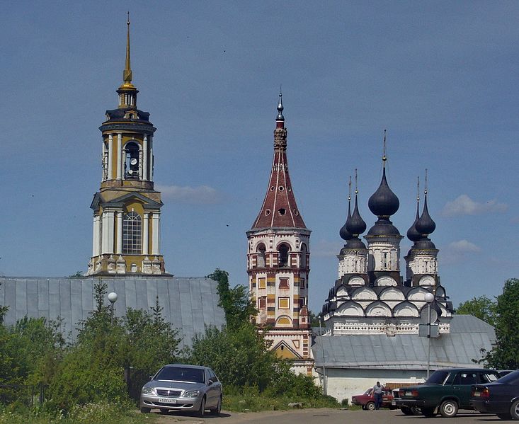 File:Suzdal, the summer church of St. Lazarus and the bell tower - panoramio.jpg