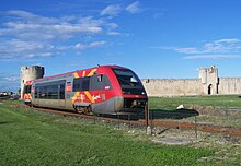 Un X 73500 en livrée TER Languedoc-Roussillon à Aigues-Mortes.