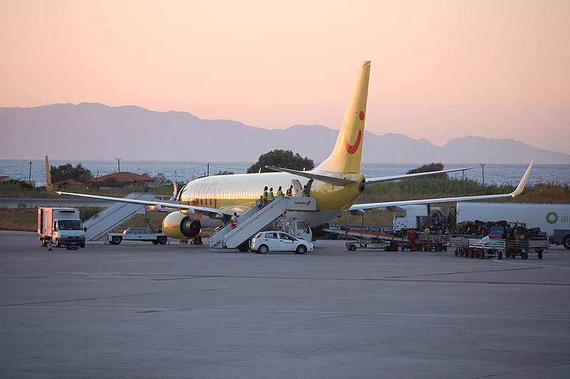 File:TUIfly Boeing 737-800 in Rhodes.JPG