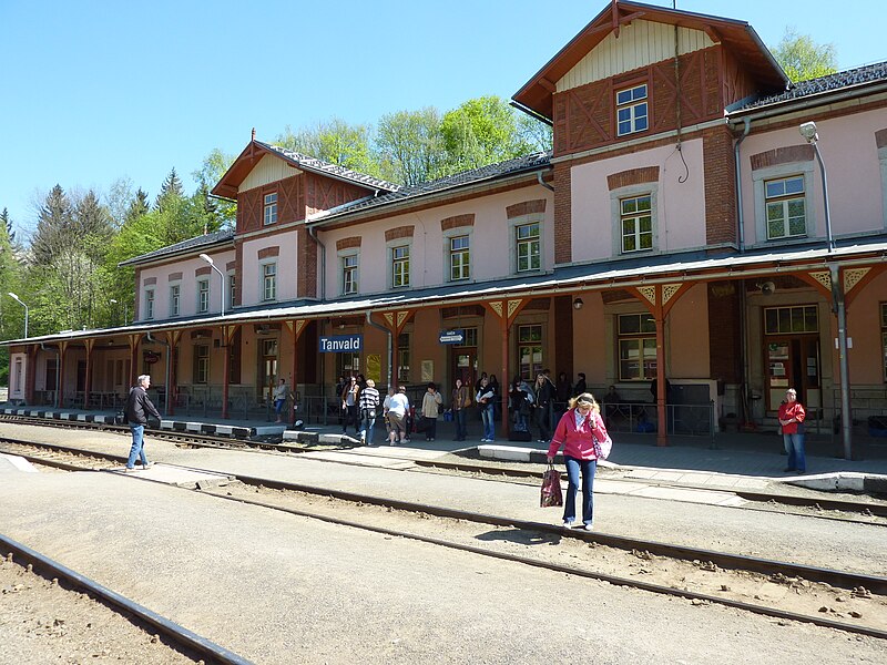 File:Tanvald station 2011.jpg