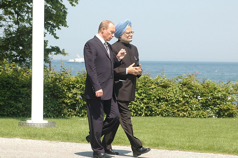 File:The Prime Minister, Dr. Manmohan Singh and the Russian President, Mr. Vladimir Putin discussing at the G-8 and Outreach countries meeting, in Heiligendamm, Germany on June 08, 2007.jpg