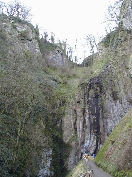 File:The path approaching Peak Cavern - geograph.org.uk - 429699.jpg