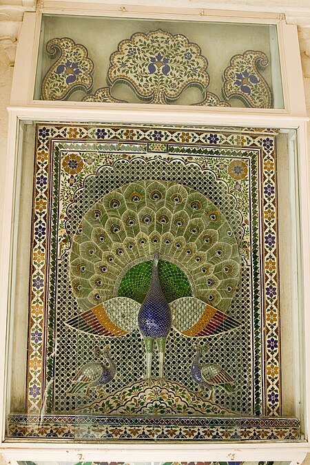 Tập_tin:The_peacock_on_Mor_chowk_wall,_City_Palace,_Udaipur.jpg