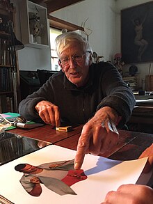 Tomi Ungerer dans son atelier en 2015, dans le comté de Cork en Irlande.