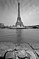 Tour Eiffel depuis les quais B&W n2.jpg
