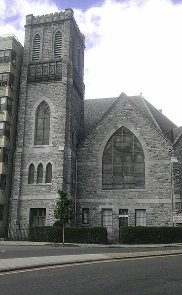 File:Tremont Baptist Church by camera phone jeh.jpg