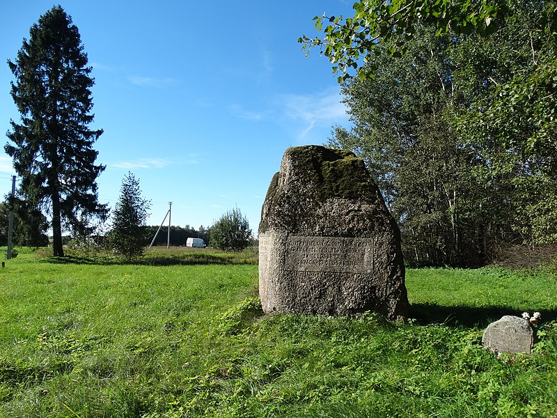 File:Turmantas, akmuo karių kapinėse.JPG