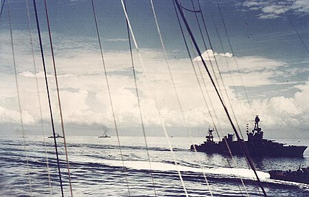 Tập_tin:USS_Chicago_(CA-29)_maneuvering_off_Tulagi_on_9_August_1942_(80-G-K-386).jpg