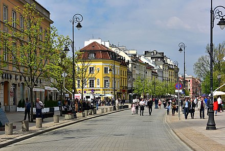 Voie royale de Varsovie : Rue Krakowskie Przedmieście (Faubourg de Cracovie).