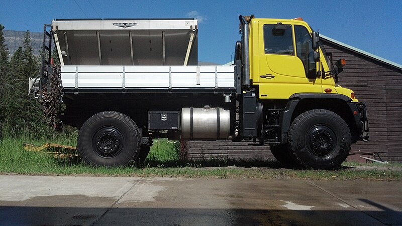 File:Unimog plow truck.jpg