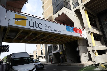 Université de Technologie de Compiègne - logo UTC passerelle extérieure centre B Franklin.jpg