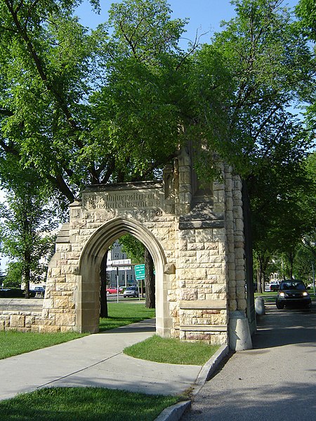 File:UofSMemorialGates.jpg