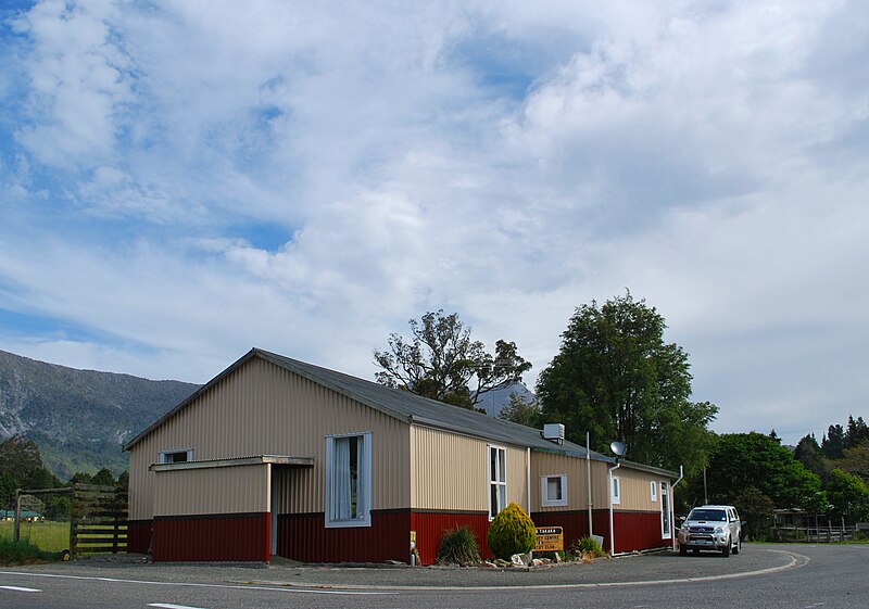 File:Upper Takaka Community Centre.JPG