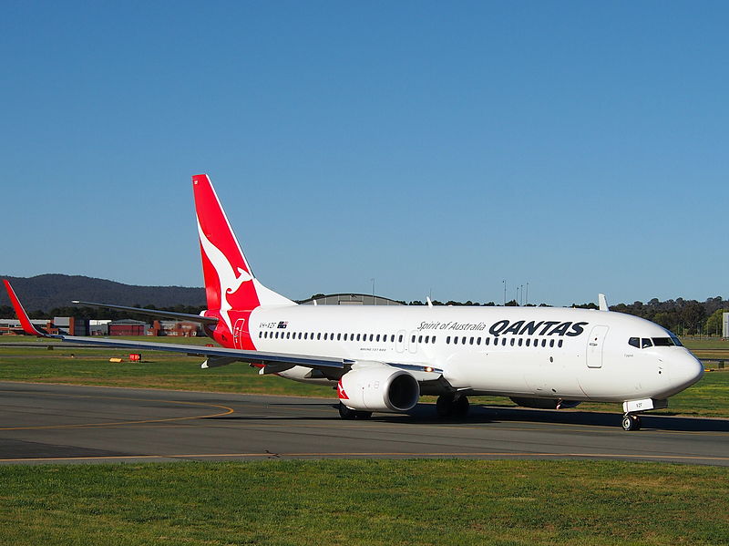 File:VH-XZF at Canberra Airport October 2013.jpg