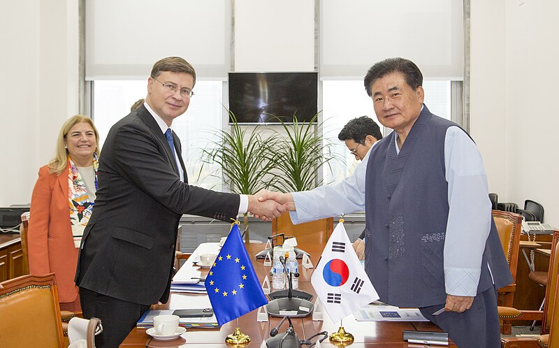 File:Valdis Dombrovskis & So Byung-Hoon - 2023.jpg