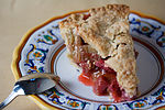 Vegan Strawberry Rhubarb Pie (4723534852).jpg