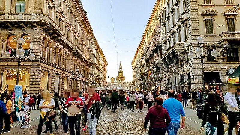 File:Via Dante towards Piazza Castello in Milan.jpg