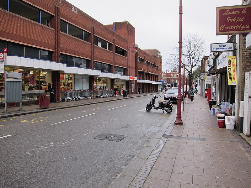 File:Victoria Road Sainsbury's, Surbiton - geograph.org.uk - 2761066.jpg