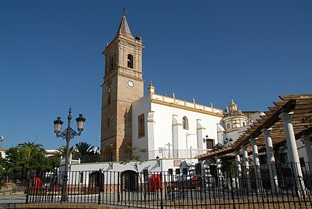 Vista lateral Iglesia de San Bartolomé (Paterna del Campo).jpg