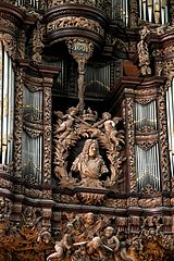 Detail orgelkas met buste Christiaan V