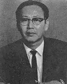 Hong Kok Tin. Schwarz-Weiß-Porträt eines Chinesen im Anzug 1965.