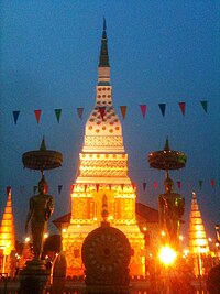 Wat Mahathat antaŭ nokto