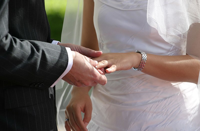 File:Weddingring-JH.jpg