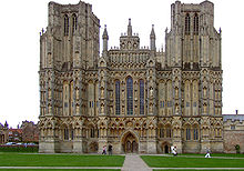 Westfassade der Kathedrale von Wells (visuelles Vorbild der Kathedrale von Kingsbridge)