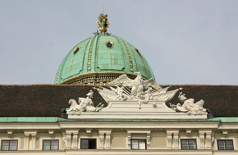 File:Wien-Hofburg-123a-Reichskanzleitrakt-Kuppel-2007-gje.jpg