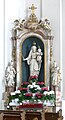 Marienaltar, im "Marienmonat" Mai mit Blumen geschmückt, Figur "Unsere Liebe Frau von Wurzach" aus der alten Kirchenausstattung, Assistenzfiguren St. Barbara und St. Katharina von Alexandrien aus der Werkstatt von Jakob Ruez