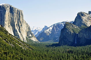 Tunnel View of Yosemite Valley