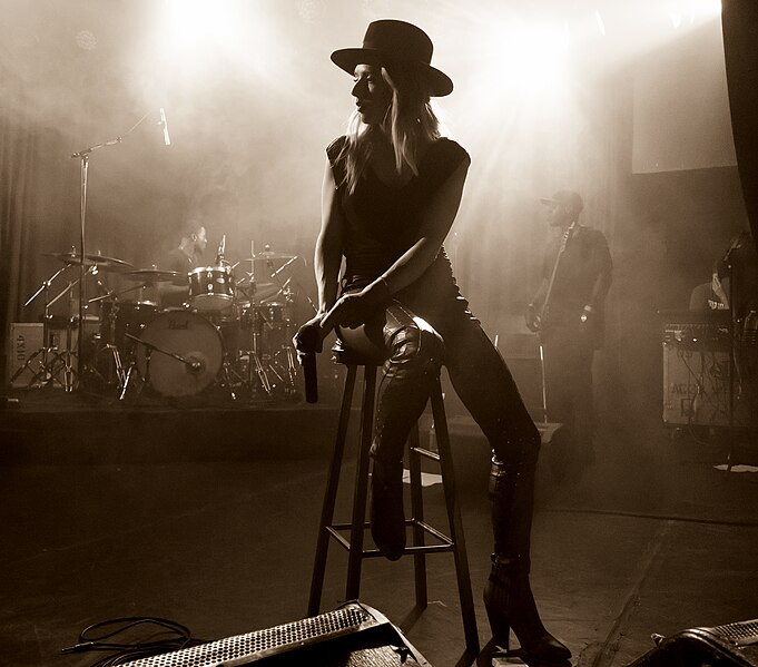 File:ZZ Ward.jpg