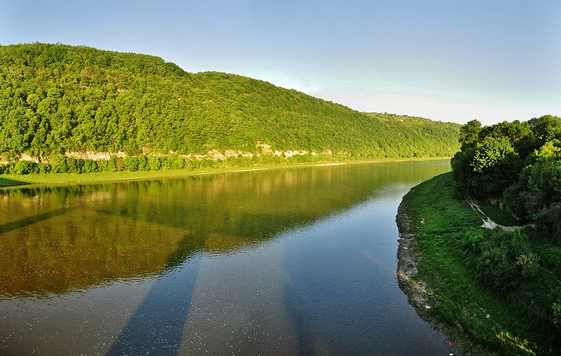 File:Zalishchyky DniesterCanyon.jpg