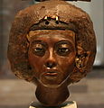 Echnatono motina, Egipto karalienė Tija (apie 1352 m. pr. m. e., Berlyno Naujasis muziejus)