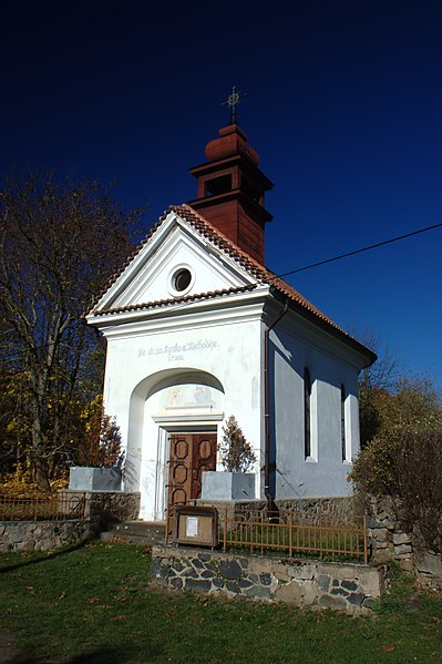 File:Životice, kaplička II.jpg